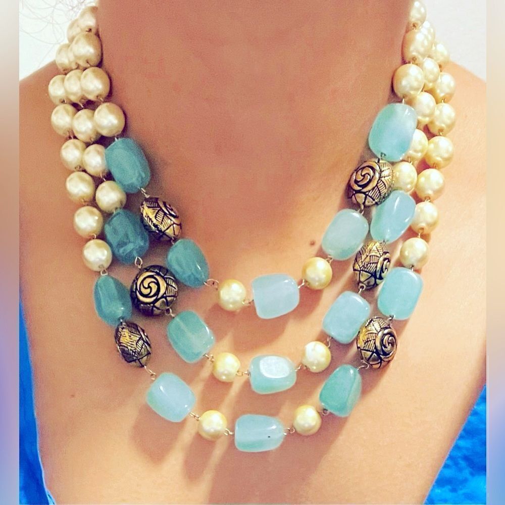 Gorgeous pearl and teal beaded necklace.
